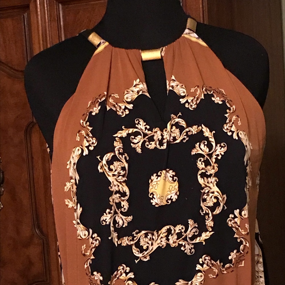 Beautiful & Sexy Top‼️❤️❤️❤️ - Picture 2 of 3